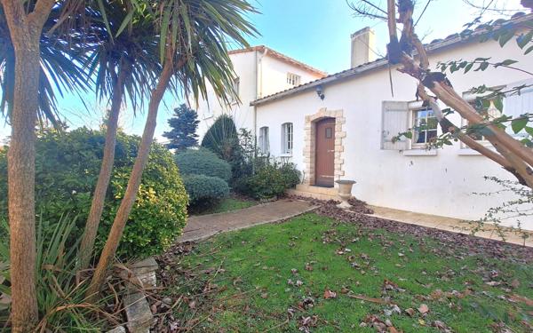 Maison à vendre    7 pièces •  Médis