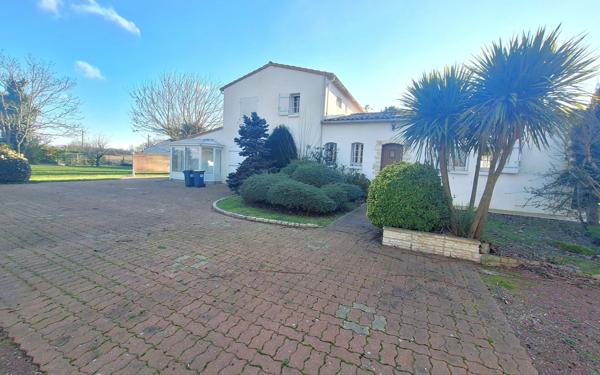 Maison à vendre    7 pièces •  Médis