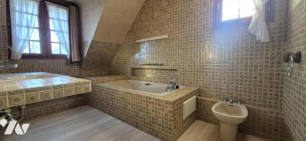 MAISON TRADITIONNELLE - 5 CHAMBRES - TERRAIN 12300 M2