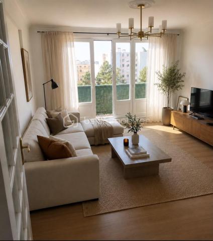 COUP DE CŒUR – Superbe appartement Spacieux, bien agencé avec balcon au dernier étage.

Situé au 7ᵉ et dernier étage avec ascenseur d'une résidence sécurisée, calme et verdoyante construite en 1972, ce magnifique 4 pièces de 83 m² vous séduira par ses beaux volumes, sa luminosité et sa vue entièrement dégagée.

Il comprend une belle pièce de vie ouvrant sur un balcon, une cuisine fonctionnelle, trois grandes chambres, une salle de bains et de nombreux rangements. Entièrement rénové avec goût, vous n'aurez plus qu'à poser vos valises.

Pour votre confort, les fenêtres sont en double vitrage, Le chauffage est collectif et les charges comprennent le chauffage, l'eau chaude et l'eau froide.

Le bien est vendu avec un box fermé et une cave, des atouts très recherchés.

L'environnement est un véritable plus : à quelques pas des commerces, des écoles, des bus, des RER E et RER A Prochainement Métro ligne 11.
Un magnifique parc de 33 hectares avec une ferme pédagogique**, idéal pour les promenades et les moments en famille.

**Les + du bien :**

* 7ᵉ et dernier étage avec ascenseur
* Balcon avec vue dégagée
* Appartement entièrement rénové
* 3 chambres spacieuses
* Box fermé et cave
* Résidence calme et verdoyante
* Proximité immédiate des transports, écoles et commerces

Une visite s'impose ! Contactez moi dès aujourd'hui pour découvrir ce bien qui pourrait bien être votre prochain coup de cœur.