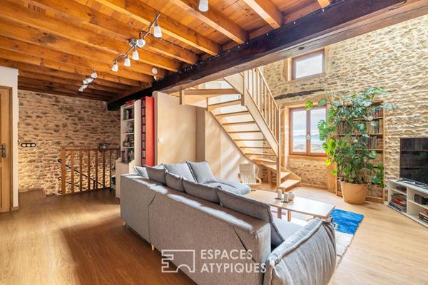 Maison en pierres dorées avec vue plein Sud