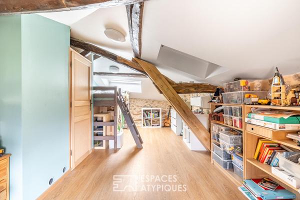 Maison en pierres dorées avec vue plein Sud