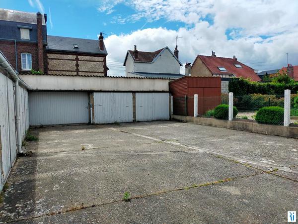SOTTEVILLE LES ROUEN - 1 GARAGE POUR VEHICULE