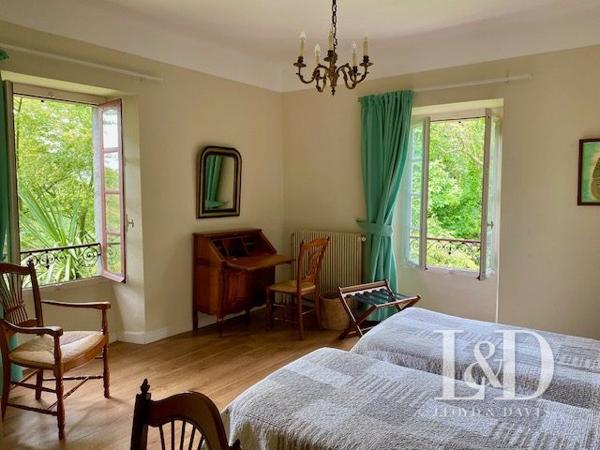 Maison de maître avec dépendances