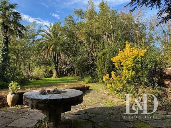 Maison de maître avec dépendances