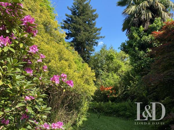 Maison de maître avec dépendances