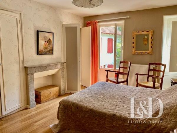 Maison de maître avec dépendances