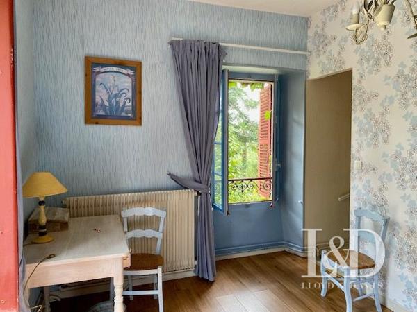 Maison de maître avec dépendances