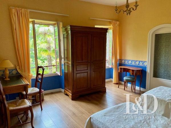 Maison de maître avec dépendances