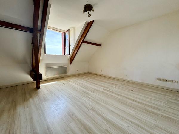 Appartement 2 pièces de 50 m² à Étampes, quartier Saint-Martin - au dernier étage avec ascenseur