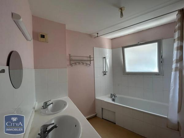 Appartement à louer 4 pièces 80.49m² Nantes (44000)