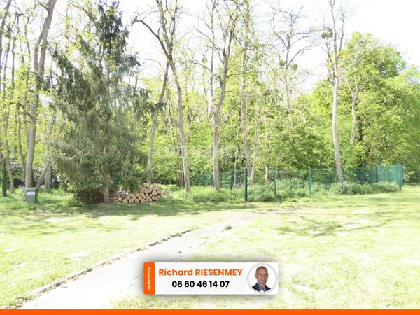 Studio en RDC avec parking BRUYERES LE CHATEL (91)