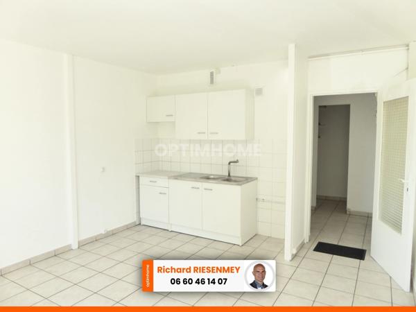 Studio en RDC avec parking BRUYERES LE CHATEL (91)