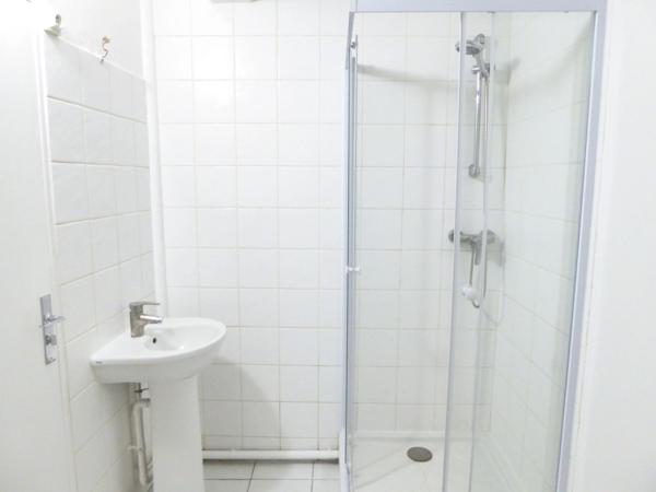 Studio en RDC avec parking BRUYERES LE CHATEL (91)