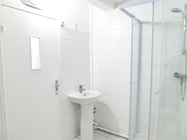 Studio en RDC avec parking BRUYERES LE CHATEL (91)