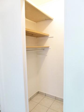 Studio en RDC avec parking BRUYERES LE CHATEL (91)