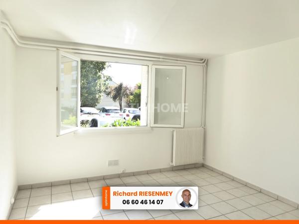 Studio en RDC avec parking BRUYERES LE CHATEL (91)