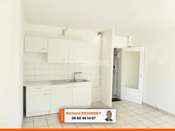 Studio en RDC avec parking BRUYERES LE CHATEL (91)