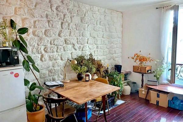 APPARTEMENT DE CHARME A DEUX PAS DU METRO MENILMONTANT !