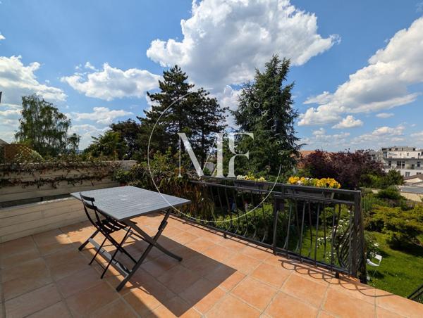 Maison
         8 pièces
        - 170 m² Exclusivité 829 000 € *