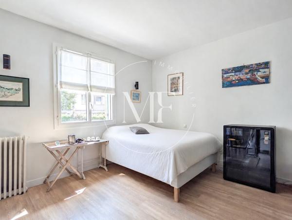 Maison
         8 pièces
        - 170 m² Exclusivité 829 000 € *