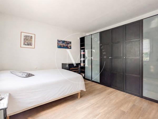 Maison
         8 pièces
        - 170 m² Exclusivité 829 000 € *