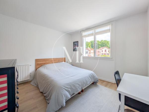 Maison
         8 pièces
        - 170 m² Exclusivité 829 000 € *