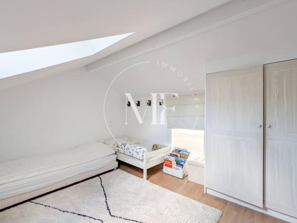 Maison
         8 pièces
        - 170 m² Exclusivité 829 000 € *