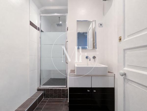 Maison
         8 pièces
        - 170 m² Exclusivité 829 000 € *