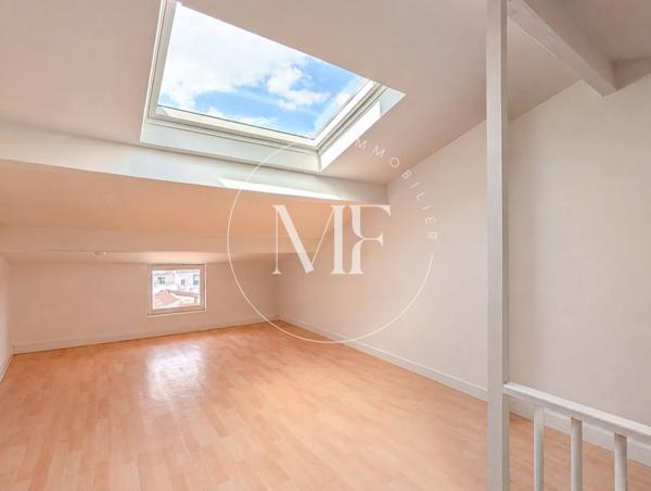 Maison
         8 pièces
        - 170 m² Exclusivité 829 000 € *