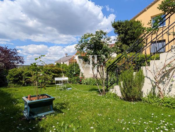 Maison
         8 pièces
        - 170 m² Exclusivité 829 000 € *