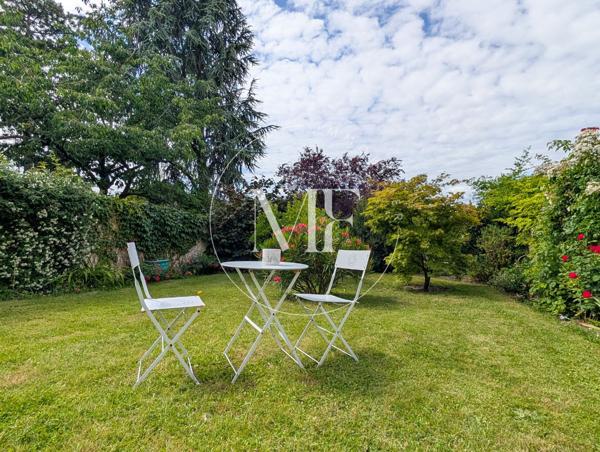 Maison
         8 pièces
        - 170 m² Exclusivité 829 000 € *