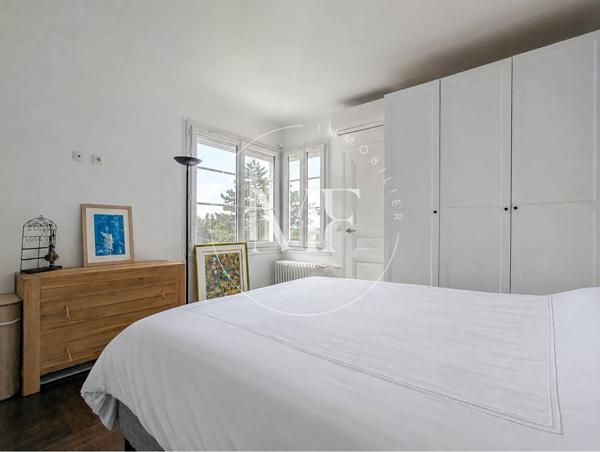 Maison
         8 pièces
        - 170 m² Exclusivité 829 000 € *