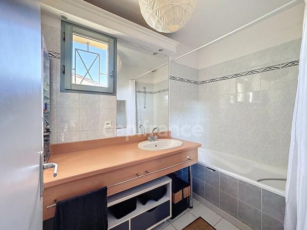 Maison à vendre 4 pièces UZES (30)