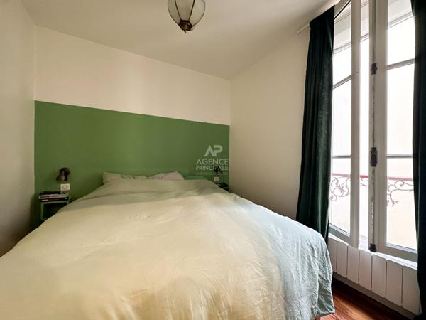 Versailles Saint-Louis Appartement 3 pièces d'environ 61 m² situé au 2ème étage avec chambre de service de 10.42 m² carrez et cave €475 000 ** - Référence 25472