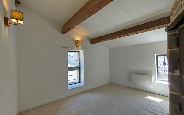 Appartement à louer    5 pièces •  Les Vans