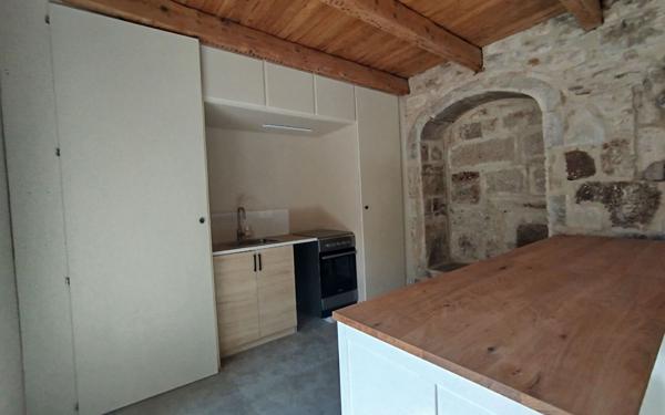 Appartement à louer    5 pièces •  Les Vans