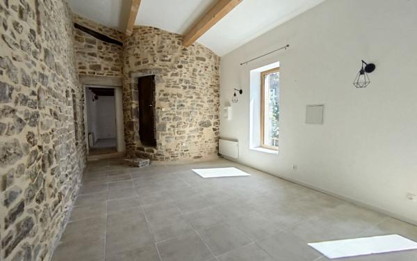 Appartement à louer    5 pièces •  Les Vans