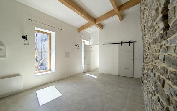 Appartement à louer    5 pièces •  Les Vans