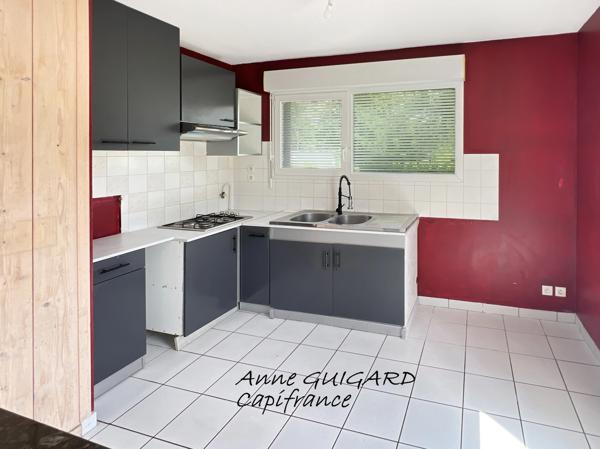SILLINGY (74) - Maison discrètement mitoyenne de 93m² habitables + garage + terrain 415m² + 2 parkings