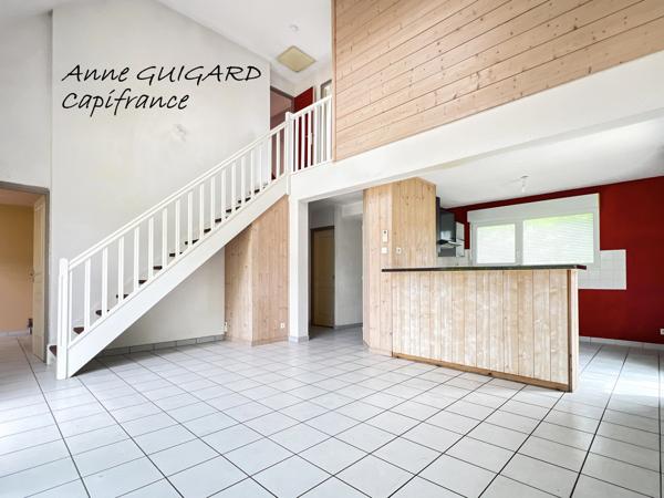 SILLINGY (74) - Maison discrètement mitoyenne de 93m² habitables + garage + terrain 415m² + 2 parkings