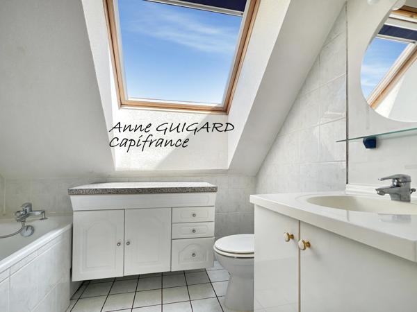 SILLINGY (74) - Maison discrètement mitoyenne de 93m² habitables + garage + terrain 415m² + 2 parkings
