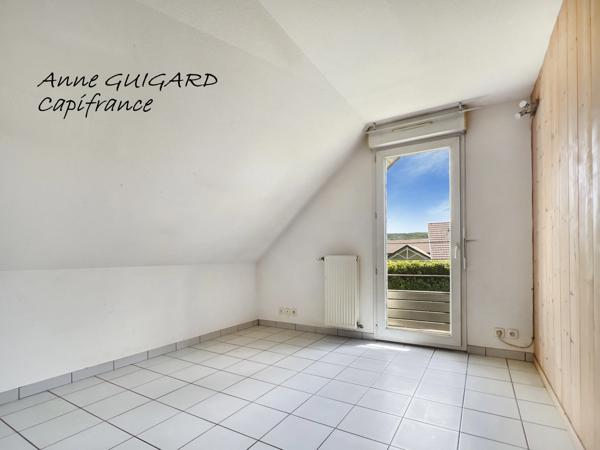 SILLINGY (74) - Maison discrètement mitoyenne de 93m² habitables + garage + terrain 415m² + 2 parkings