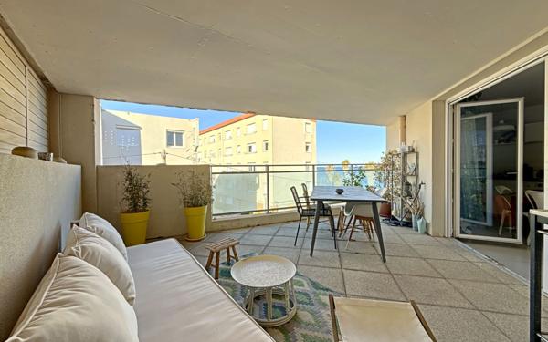 Appartement à vendre    3 pièces • 66,87 m2 Marseille 8