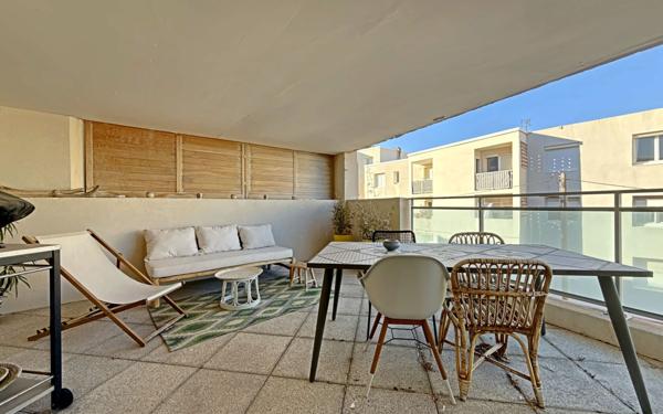 Appartement à vendre    3 pièces • 66,87 m2 Marseille 8