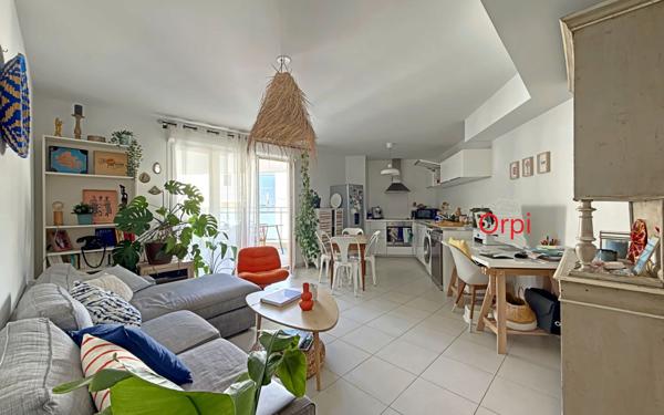 Appartement à vendre    3 pièces • 66,87 m2 Marseille 8
