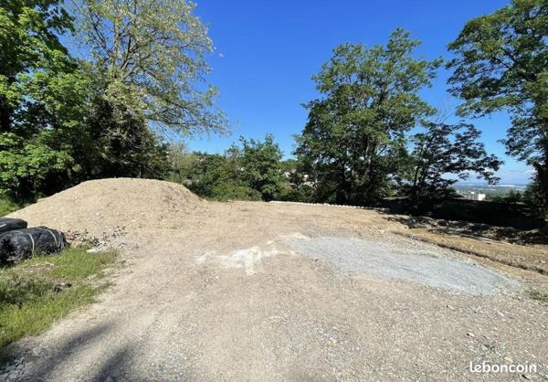 Terrain à bâtir, viabilisé et libre constructeur