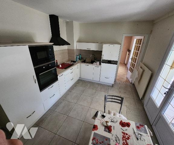 Maison sur 3 niveaux avec jardin et véranda.
grand rivet 49130 les ponts de ce