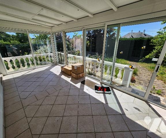 Maison sur 3 niveaux avec jardin et véranda.
grand rivet 49130 les ponts de ce
