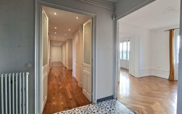 Appartement à vendre    7 pièces • 185 m2 Bourg-en-Bresse